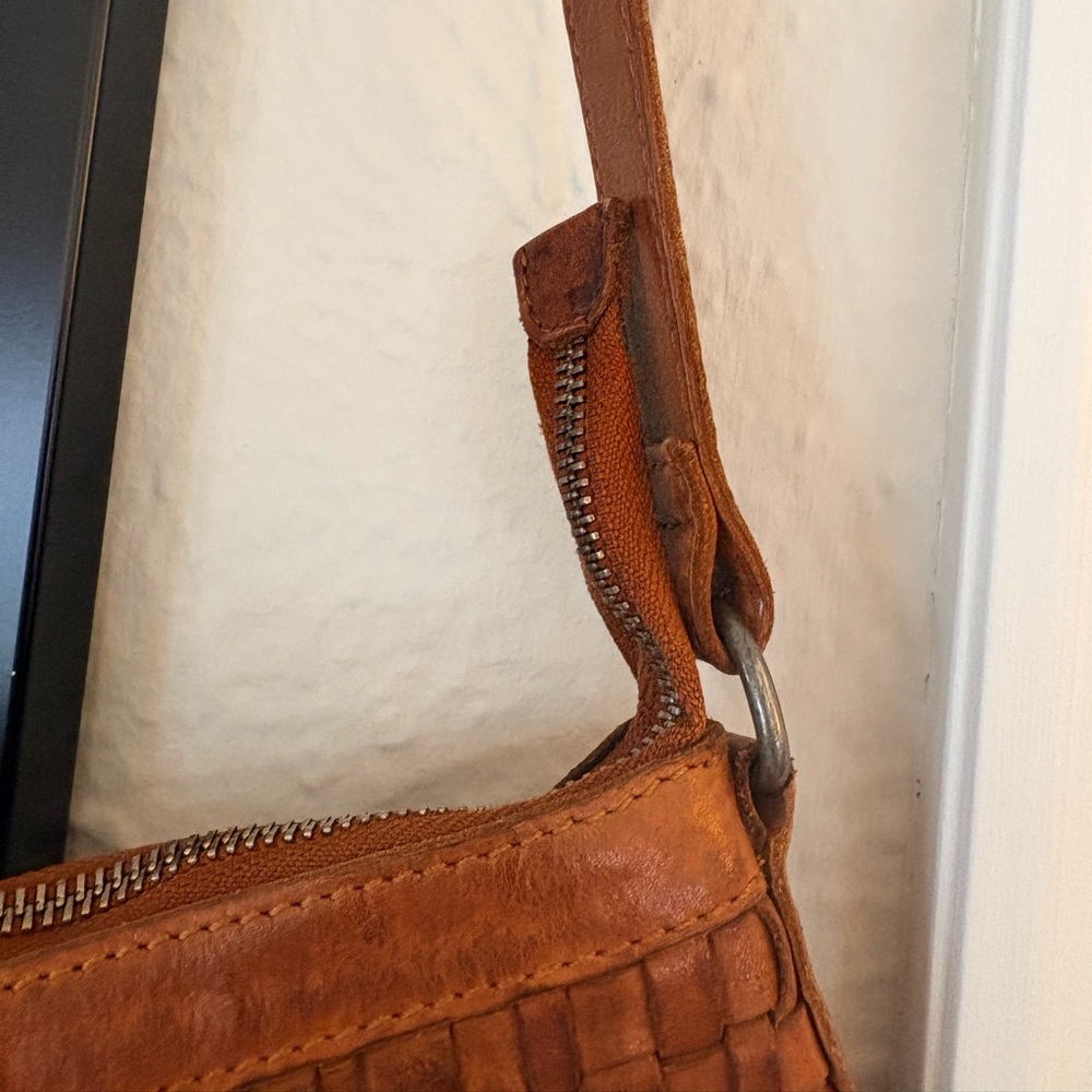 Vilenca Holland Leather Woven Purse - Picture 4 of 13